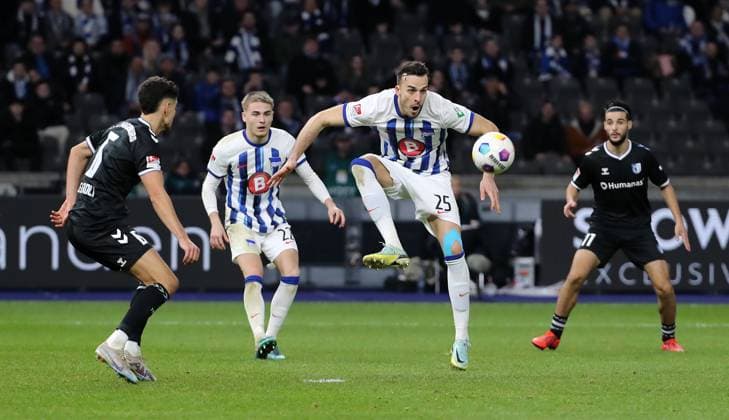Daniel Elfadli, Marten Winkler, Haris Tabakovic, Mohammed El Hankouri duel match scene Action Sport Soccer Football DFL 2 Bundesliga Men 22 Matchday Season 2023 2024 16 02 2024 Hertha BSC Berlin vs 1 FC Magdeburg FCM DFL regulations prohibit any use of photographs as image sequences and or quasi video