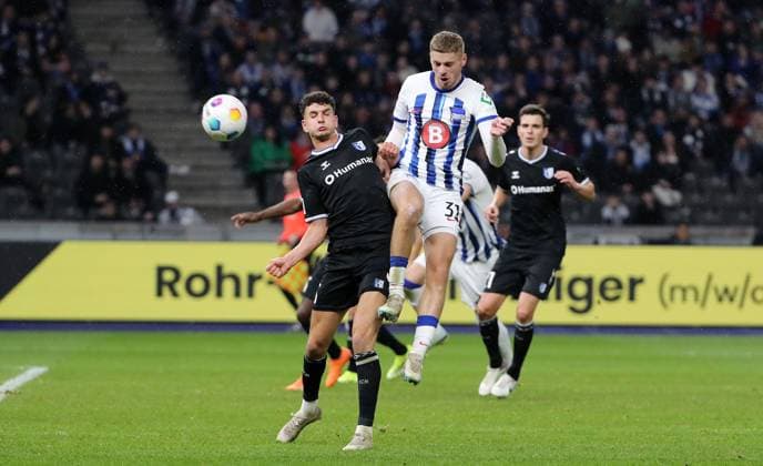 Daniel Elfadli, Marton Dardai duel Match scene Action Sport Football Soccer DFL 2 Bundesliga Men 22 Matchday Season 2023 2024 16 02 2024 Hertha BSC Berlin vs 1 FC Magdeburg FCM DFL regulations prohibit any use of photographs as image sequences and or quasi video