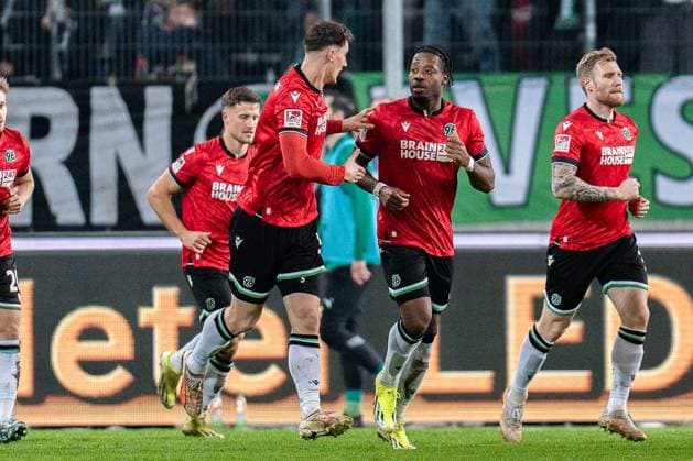 Goal to 1 1 by Phil Yannik Neumann Hannover 96, 5 Hannover 96 vs Greuther Fuerth, Soccer, 2 Bundesliga, Matchday 22, 16 02 2024 DFL REGULATIONS PROHIBIT ANY OUSE OF PHOTOGRAPHS AS IMAGE SEQUENCES AND OR QUASI VIDEO Hannover 96 vs Greuther Fuerth, Soccer, 2 Bundesliga, Matchday 22, 16 02 2024 Hannover Copyright: xEibner-Pressefoto BahhoxKarax EP_HAN