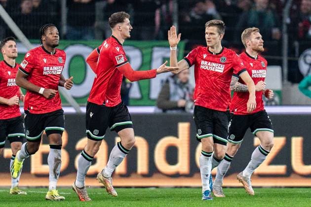 Goal to 1 1 by Phil Yannik Neumann Hannover 96, 5 Hannover 96 vs Greuther Fuerth, Soccer, 2 Bundesliga, Matchday 22, 16 02 2024 DFL REGULATIONS PROHIBIT ANY OUSE OF PHOTOGRAPHS AS IMAGE SEQUENCES AND OR QUASI VIDEO Hannover 96 vs Greuther Fuerth, Soccer, 2 Bundesliga, Matchday 22, 16 02 2024 Hannover Copyright: xEibner-Pressefoto BahhoxKarax EP_HAN