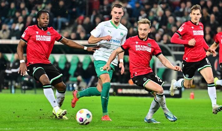 16 02 2024 Soccer Season 2023 2024 2 Soccer Bundesliga 22 Matchday Hannover 96 H96 SpVgg Greuther Fürth Kleeblatt Sportfoto Zink xwoxzix DFL regulations prohibit any use of photographs as image sequences and or quasi video only for editorial use Bright Akwo Arrey Mbi 4, Hannover 96 Tim Lemperle 19, SpVgg Greuther Fürth Jannik Dehm 20, Hannover 96 H96