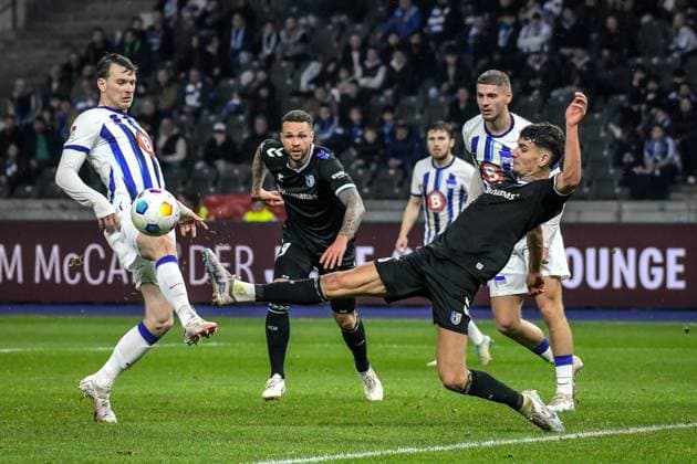 Soccer 2 Bundesliga, Hertha BSC 1 FC Magdeburg 16 02 2024, xdanx, Soccer 2 Bundesliga, Hertha BSC 1 FC Magdeburg, v l Pascal Klemens Hertha BSC 41 ,Daniel Elfadli 1 FC Magdeburg 6 ,Zweikampf, duel, fight, tackle DFL DFB REGULATIONS PROHIBIT ANY USE OF PHOTOGRAPHS as IMAGE SEQUENCES and or QUASI VIDEO Foto Daniel Lakomski Mix1 Berlin Olympiastadion Berlin Berlin Germany EN Copyright: xDanielxLakomskix