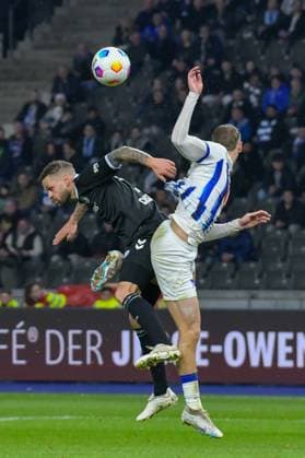 Soccer 2 Bundesliga, Hertha BSC 1 FC Magdeburg 16 02 2024, xdanx, Soccer 2 Bundesliga, Hertha BSC 1 FC Magdeburg, v l Luc Castaignos 1 FC Magdeburg 9 ,Marton Dardai Hertha BSC 31 ,duel, duel, fight, tackle DFL DFB REGULATIONS PROHIBIT ANY USE OF PHOTOGRAPHS as IMAGE SEQUENCES and or QUASI VIDEO Photo Daniel Lakomski Mix1 Berlin Olympiastadion Berlin Berlin Germany EN Copyright: xDanielxLakomskix