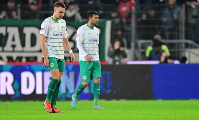 16 02 2024 Soccer season 2023 2024 2 Soccer Bundesliga 22 Matchday Hannover 96 H96 SpVgg Greuther Fürth Kleeblatt Sportfoto Zink xwoxzix DFL regulations prohibit any use of photographs as image sequences and or quasi video only for editorial use Tim Lemperle 19, SpVgg Greuther Fürth disappointed disappointment