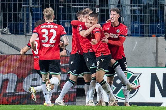 Goal for 2 1 by Nicolo Tresoldi Hannover 96, 9 Hannover 96 vs Greuther Fuerth, Soccer, 2 Bundesliga, 22 Matchday, 16 02 2024 DFL REGULATIONS PROHIBIT ANY OUSE OF PHOTOGRAPHS AS IMAGE SEQUENCES AND OR QUASI VIDEO Hannover 96 vs Greuther Fuerth, Soccer, 2 Bundesliga, 22 Matchday, 16 02 2024 Hannover Copyright: xEibner-Pressefoto BahhoxKarax EP_HAN