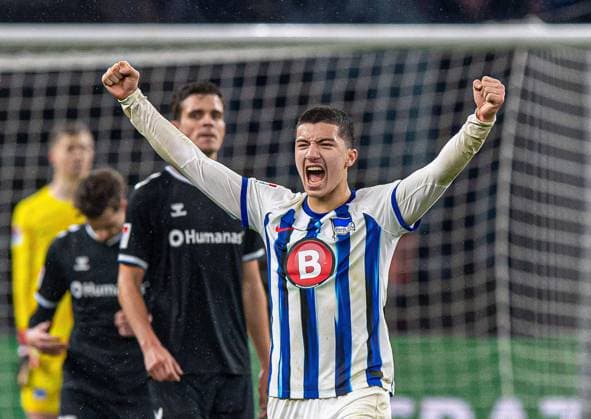 Soccer, Men, Season 2023 2024, 2 Bundesliga 22 Matchday , Hertha BSC 1 FC Magdeburg, Ibrahim Maza Hertha BSC , Cheering after final whistle, 16 02 2024, Copyright: xSebastianxRäppold MatthiasxKochx