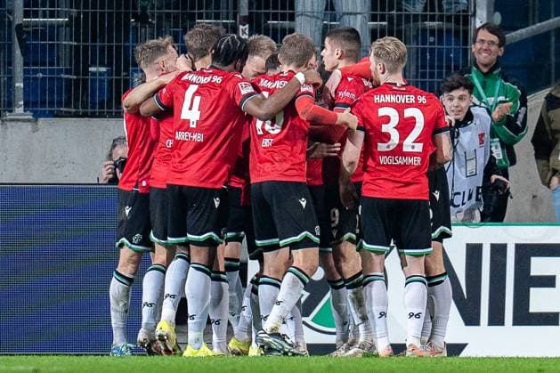 Goal for 2 1 by Nicolo Tresoldi Hannover 96, 9 Hannover 96 vs Greuther Fuerth, Soccer, 2 Bundesliga, 22 Matchday, 16 02 2024 DFL REGULATIONS PROHIBIT ANY OUSE OF PHOTOGRAPHS AS IMAGE SEQUENCES AND OR QUASI VIDEO Hannover 96 vs Greuther Fuerth, Soccer, 2 Bundesliga, 22 Matchday, 16 02 2024 Hannover Copyright: xEibner-Pressefoto BahhoxKarax EP_HAN