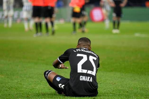 Silas Gnaka 1 FC Magdeburg, 25 , sad, depressed, angry, final whistle and victory for Hertha, final score 3 2, Hertha BSC 1 FC Magdeburg, 2 Bundesliga, football, DFB, season 2023 2024, 22 matchday, Olympia Stadion Berlin, DFB DFL REGULATIONS PROHIBIT ANY USE OF PHOTOGRAPHS AS IMAGE SEQUENCES AND OR QUASI VIDEO, 16 02 2024, photo HMB Media Uwe Koch Copyright: HMBxMedia UwexKoch