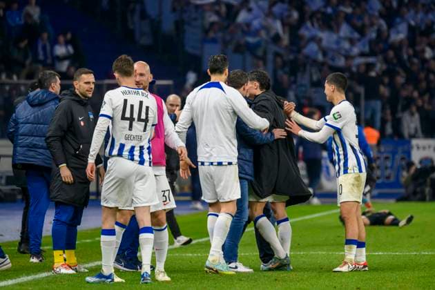 Final whistle and victory for Hertha, final score 3 2, joy, jubilation, Hertha BSC 1 FC Magdeburg, 2 Bundesliga, football, DFB, season 2023 2024, 22 matchday, Olympia Stadion Berlin, DFB DFL REGULATIONS PROHIBIT ANY USE OF PHOTOGRAPHS AS IMAGE SEQUENCES AND OR QUASI VIDEO, 16 02 2024, photo HMB Media Uwe Koch Copyright: HMBxMedia UwexKoch