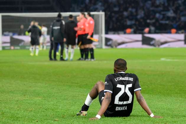 Silas Gnaka 1 FC Magdeburg, 25 , sad, depressed, angry, final whistle and victory for Hertha, final score 3 2, Hertha BSC 1 FC Magdeburg, 2 Bundesliga, football, DFB, season 2023 2024, 22 matchday, Olympia Stadion Berlin, DFB DFL REGULATIONS PROHIBIT ANY USE OF PHOTOGRAPHS AS IMAGE SEQUENCES AND OR QUASI VIDEO, 16 02 2024, photo HMB Media Uwe Koch Copyright: HMBxMedia UwexKoch