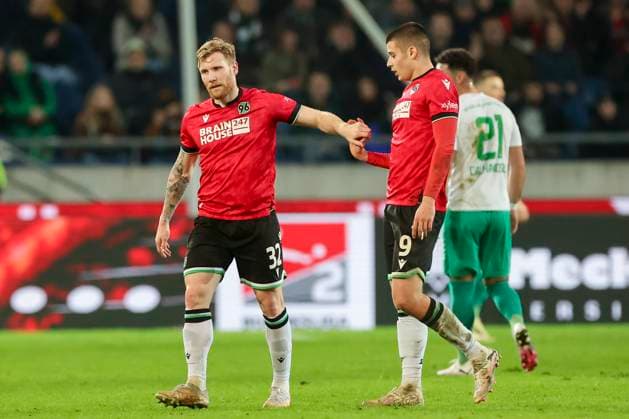 Andreas Voglsammer Hannover 96 and Nicolo Tresoldi Hannover 96 cheer, 2 Bundesliga, Hannover 96 vs SpVgg Greuther Fuerth, HDI Arena, 16 02 2024, Hannover, Germany