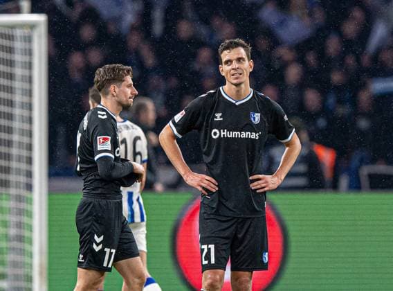 Football, Men, Season 2023 2024, 2 Bundesliga 22 Matchday , Hertha BSC 1 FC Magdeburg, f l Alexander Nollenberger 1 FC Magdeburg , Tobias Müller 1 FC Magdeburg , Disappointment after final whistle, 16 02 2024, Copyright: xSebastianxRäppold MatthiasxKochx