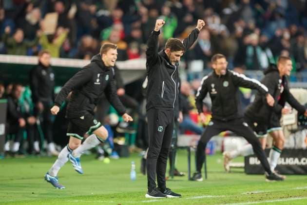 Coach Stefan Leitl Hannover 96 cheers, 2 Bundesliga, Hannover 96 vs SpVgg Greuther Fuerth, HDI Arena, 16 02 2024, Hannover, Germany