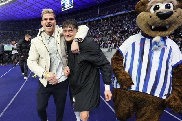 DEU, DFL, 2 FBL, Hertha BSC vs 1 FC Magdeburg, 16 02 2024, Berliner Olympiastadion, Berlin, DEU, DFL, 2 FBL, Hertha BSC vs 1 FC Magdeburg, in the picture Fabian Reese Hertha BSC Berlin 11 , Florian Niederlechner Hertha BSC Berlin 7 , Hertha mascot Herthinho DFL regulations prohibit any use of Photographs as image sequences and or quasi video Foto Juergen Engler nordphoto GmbH nordphotoxGmbHx xEngler nph00076