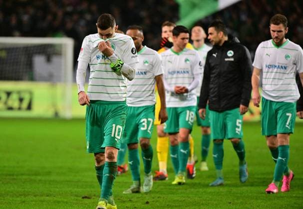 16 02 2024 Soccer Season 2023 2024 2 Soccer Bundesliga 22 Matchday Hannover 96 H96 SpVgg Greuther Fürth Kleeblatt Sportfoto Zink MeZi xmexzix DFL regulations prohibit any use of photographs as image sequences and or quasi video only for editorial use Branimir Hrgota 10 SpVgg Greuther Fürth disappointed Disappointment after the end of the match