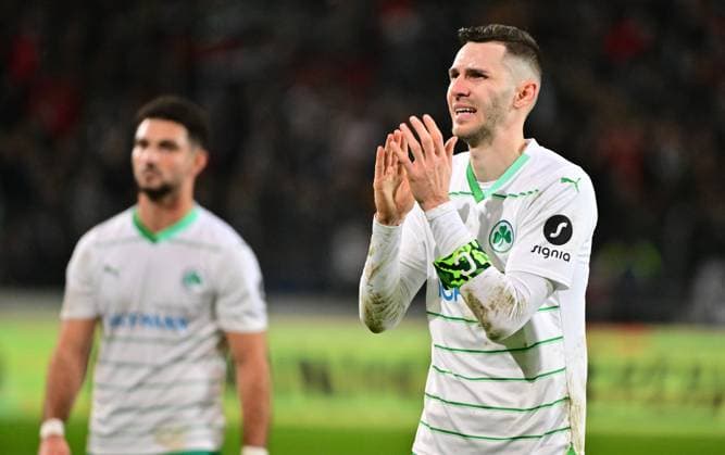 16 02 2024 Soccer Season 2023 2024 2 Soccer Bundesliga 22 Matchday Hannover 96 H96 SpVgg Greuther Fürth Kleeblatt Sportfoto Zink MeZi xmexzix DFL regulations prohibit any use of photographs as image sequences and or quasi video only for editorial use Branimir Hrgota 10 SpVgg Greuther Fürth disappointed Disappointment after the end of the match