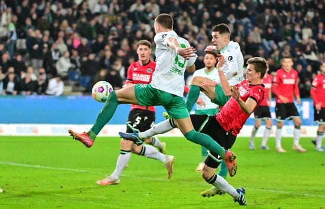 16 02 2024 Soccer Season 2023 2024 2 Soccer Bundesliga 22 Matchday Hannover 96 H96 SpVgg Greuther Fürth Kleeblatt Sportfoto Zink MeZi xmexzix DFL regulations prohibit any use of photographs as image sequences and or quasi video only for editorial use Tim Lemperle 19, SpVgg Greuther Fürth and Damian Michalski 4, SpVgg Greuther Fürth v Fabian Kunze 6, Hannover 96