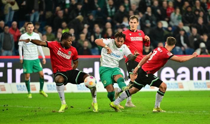 16 02 2024 Soccer Season 2023 2024 2 Soccer Bundesliga 22 Matchday Hannover 96 H96 SpVgg Greuther Fürth Kleeblatt Sportfoto Zink MeZi xmexzix DFL regulations prohibit any use of photographs as image sequences and or quasi video only for editorial use Armindo Sieb 30, SpVgg Greuther Fürth vs Bright Akwo Arrey Mbi 4, Hannover 96 Max Christiansen 13, Hannover 96 H96 Enzo Leopold 8, Hannover 96 H96, right