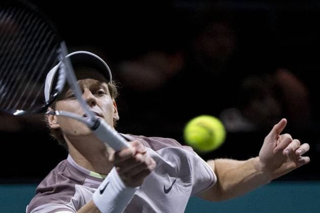 ROTTERDAM - Jannik Sinner (ITA) in action against Milos Raonic (CAN) on the fifth day of the ABN AMRO Open tennis tournament in Ahoy. ANP SANDER KONING ABN AMRO Open 2024 xVIxANPxSportx xxANPxIVx 491283117 originalFilename: 491283117.jpg