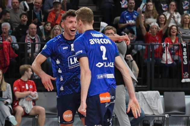 GER 1 VBL, SVG Lueneburg vs SWD powervolleys Düren 16 02 2024, LKH Arena, Lueneburg, GER 1 VBL, SVG Lueneburg vs SWD powervolleys Düren in the picture the Lueneburg team cheers nordphotoxGmbH xWitke nph00002