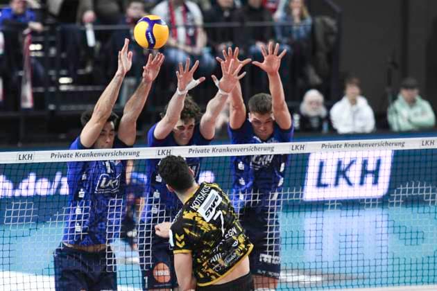 GER 1 VBL, SVG Lueneburg vs SWD powervolleys Düren 16 02 2024, LKH Arena, Lueneburg, GER 1 VBL, SVG Lueneburg vs SWD powervolleys Düren in the picture Joscha Kunstmann Lueneburg 07 , Maxwell David Elgert Lueneburg 04 and Erik Johannes Roehrs Röhrs Lueneburg 05 try to prevail over Marcin Ernastowicz Dueren 09 nordphotoxGmbH xWitke nph00002