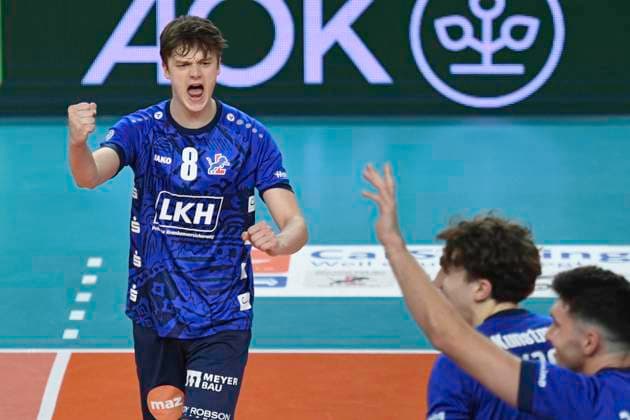 GER 1 VBL, SVG Lueneburg vs SWD powervolleys Düren 16 02 2024, LKH Arena, Lueneburg, GER 1 VBL, SVG Lueneburg vs SWD powervolleys Düren in the picture Theo Mohwinkel Lueneburg 08 cheers nordphotoxGmbH xWitke nph00002