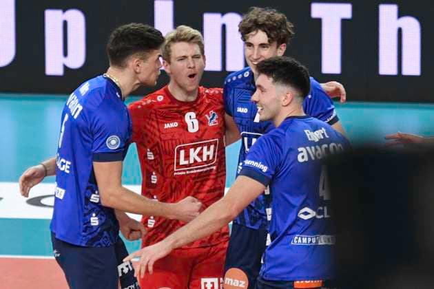 GER 1 VBL, SVG Lueneburg vs SWD powervolleys Düren 16 02 2024, LKH Arena, Lueneburg, GER 1 VBL, SVG Lueneburg vs SWD powervolleys Düren in the picture the Lueneburg team cheers nordphotoxGmbH xWitke nph00002