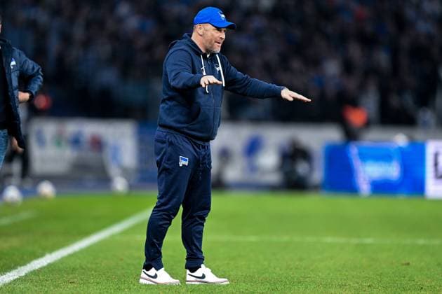 2 Bundesliga Hertha BSC Berlin 1 FC Magdeburg on 16 02 2024 at the Olympiastadion in Berlin Coach Pal Dardai Hertha BSC Berlin gives loud instructions MT