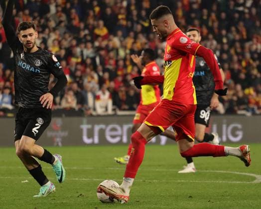 Romulo Jose Cardoso da Cruz of Goztepe during the TFF 1st League match between Goztepe and Manisa FK at Goztepe Gursel Aksel Stadium on February 16, 2024 in Izmir, Turkey. Izmir Turkey Copyright: xSeskimPhotox Goztepe-Manisa-16224 (94)