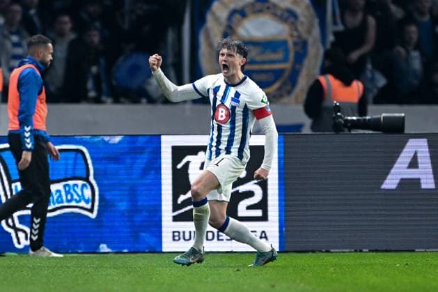 2 Bundesliga Hertha BSC Berlin 1 FC Magdeburg on 16 02 2024 at the Olympiastadion in Berlin Cheering, goal celebration, goal scorer, goal scorer Fabian Reese Hertha BSC Berlin cheers after his goal for 1 1 MT