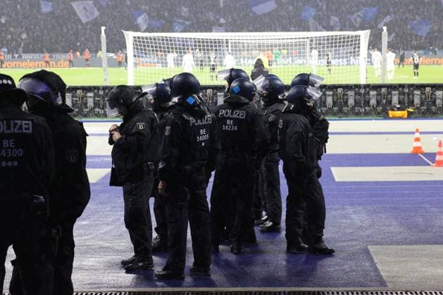 DEU, DFL, 2 FBL, Hertha BSC vs 1 FC Magdeburg, 16 02 2024, Berliner Olympiastadion, Berlin, DEU, DFL, 2 FBL, Hertha BSC vs 1 FC Magdeburg, im Bild Polizei im Stadion bei den Magdeburger Fanblock DFL regulations prohibit any use of Photographs as image sequences and or quasi video Foto Juergen Engler nordphoto GmbH nordphotoxGmbHx xEngler nph00076