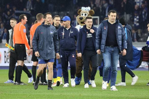 DEU, DFL, 2 FBL, Hertha BSC vs 1 FC Magdeburg, 16 02 2024, Berliner Olympiastadion, Berlin, DEU, DFL, 2 FBL, Hertha BSC vs 1 FC Magdeburg, in the picture head coach Pal Dardai Hertha BSC Berlin , conditioning coach Hendrik Kuchno Hertha BSC Berlin , Benjamin Weber Sports Director, Hertha BSC Berlin , Team Manager Maximilian Fuerst Hertha BSC DFL regulations prohibit any use of Photographs as image sequences and or quasi video Foto Juergen Engler nordphoto GmbH nordphotoxGmbHx xEngler nph00076