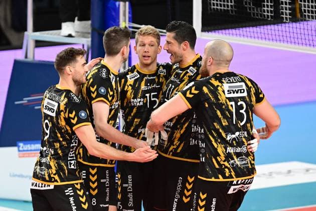 Volleyball I Men I Season 2023 2024 I Bundesliga I 20 Matchday I SVG Lüneburg SWD powervolleys Düren I 16 2 2024 Marcin Ernastowicz 9, SWD powervolleys Düren , Robin Baghdady 8, SWD powervolleys Düren , Leo Meyer 15, SWD powervolleys Düren , Michael Andrei 11, SWD powervolleys Düren and Sebastian Gevert 13, SWD powervolleys Düren Lüneburg LKH Arena Lower Saxony Germany Copyright: xLobeca AndreasxHannigx
