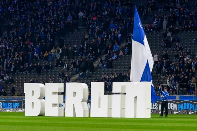 Berlin lettering, logo before the match with Hertha flag on the pitch Hertha BSC 1 FC Magdeburg, 2 Bundesliga, football, DFB, season 2023 2024, 22 matchday, Olympia Stadion Berlin, DFB DFL REGULATIONS PROHIBIT ANY USE OF PHOTOGRAPHS AS IMAGE SEQUENCES AND OR QUASI VIDEO, 16 02 2024, photo HMB Media Uwe Koch Copyright: HMBxMedia UwexKoch