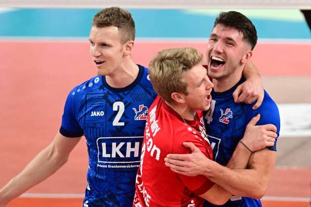Volleyball I Men I Season 2023 2024 I Bundesliga I 20 Matchday I SVG Lüneburg SWD powervolleys Düren I 16 2 2024 Blake Gregory Leeson 2, SVG Lüneburg , Gage Thomas Wortley 6, SVG Lüneburg , and Maxwell David Elgert 4, SVG Lüneburg cant believe their luck, joy, jubilation happiness Lüneburg LKH Arena Niedersachsen Germany Copyright: xLobeca AndreasxHannigx