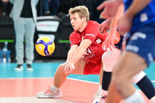 Volleyball I Men I Season 2023 2024 I Bundesliga I 20 Matchday I SVG Lüneburg SWD powervolleys Düren I 16 2 2024 Gage Thomas Wortley 6, SVG Lüneburg at acceptance Lüneburg LKH Arena Niedersachsen Germany Copyright: xLobeca AndreasxHannigx