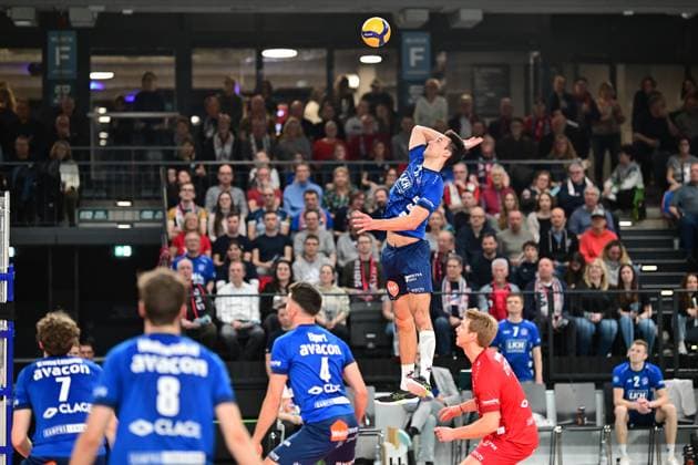 Volleyball I Men I Season 2023 2024 I Bundesliga I 20 Matchday I SVG Lüneburg SWD powervolleys Düren I 16 2 2024 Higher than all others Xander Wolf Wassenaar Ketrzynski 11, SVG Lüneburg flies in Lüneburg LKH Arena Niedersachsen Germany Copyright: xLobeca AndreasxHannigx