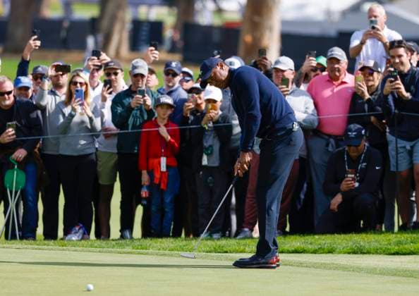 February 16, 2024 Tiger Woods hits a putt during the second round of the Genesis Invitational at Riviera Country Club in Pacific Palisades, CA. CSM Pacific Palisades United States of America - ZUMAc04_ 20240216_zma_c04_019 Copyright: xCharlesxBausx
