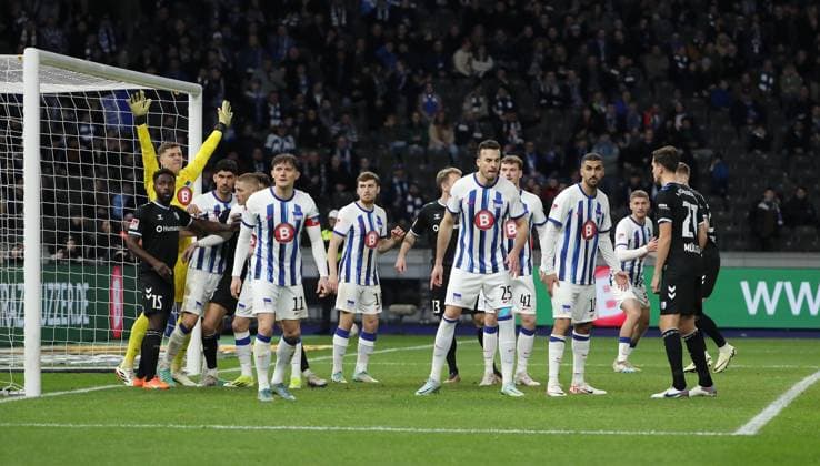 Daniel Heber, Goalkeeper Dominik Reimann, Andreas Bouchalakis, Fabian Reese, Jonjoe Kenny, Connor Krempicki, Haris Tabakovic, Aymane Barkok, Marton Dardai, Tobias Müller waiting for corner kick Sport Football Soccer DFL 2 Bundesliga Men 22 Matchday Season 2023 2024 16 02 2024 Hertha BSC Berlin vs 1 FC Magdeburg FCM DFL regulations prohibit any use of photographs as image sequences and or quasi video
