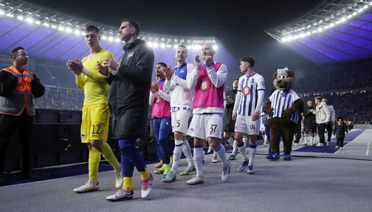 Goalkeeper Tjark Ernst, goalkeeper Marius Gersbeck, Haris Tabakovic, Toni Leistner, Florian Lechner, Berliner on the lap of honor after 3 2 victory Sport Soccer Football DFL 2 Bundesliga Men 22 Matchday Season 2023 2024 16 02 2024 Hertha BSC Berlin vs 1 FC Magdeburg FCM DFL regulations prohibit any use of photographs as image sequences and or quasi video