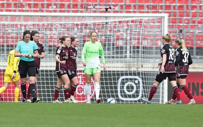 17 02 2024 Soccer season 2023 2024 1 Women Soccer Bundesliga 14 Matchday 1 FC Nuremberg FCN Club VfL Wolfsburg Sportfoto Zink DaMa xdaxmax cheering joy goal celebration after goal to 1 1 Vanessa Haim 19, 1 FC Nuremberg FCN and team team cheers happy goal scorer Vanessa Haim 19, 1 FC Nuremberg FCN