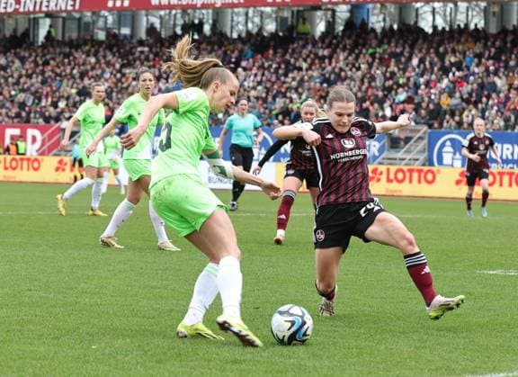 17 02 2024 Soccer Season 2023 2024 1 Women Soccer Bundesliga 14 Matchday 1 FC Nürnberg FCN Club VfL Wolfsburg Sportfoto Zink DaMa xdaxmax Vivien Endemann 25, VfL Wolfsburg Nastassja Lein 24, 1 FC Nürnberg FCN