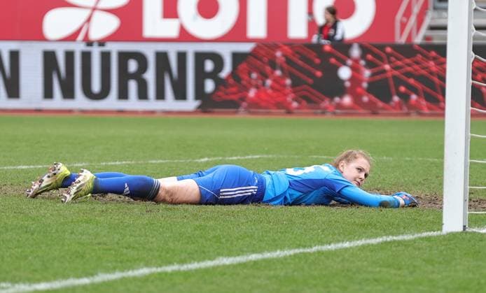 17 02 2024 Soccer Season 2023 2024 1 Women Soccer Bundesliga 14 Matchday 1 FC Nürnberg FCN Club VfL Wolfsburg Sportfoto Zink DaMa xdaxmax Kristin Krammer 25, 1 FC Nürnberg FCN disappointed Disappointment on the ground