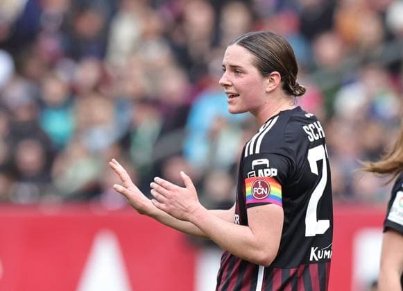 17 02 2024 Soccer Season 2023 2024 1 Women Soccer Bundesliga 14 Matchday 1 FC Nürnberg FCN Club VfL Wolfsburg Sportfoto Zink DaMa xdaxmax Lara Schmidt 27, 1 FC Nürnberg FCN indicates gestures directs gives instructions