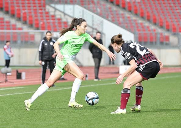 17 02 2024 Soccer Season 2023 2024 1 Women Soccer Bundesliga 14 Matchday 1 FC Nürnberg FCN Club VfL Wolfsburg Sportfoto Zink DaMa xdaxmax Joelle Wedemeyer 24, VfL Wolfsburg Nastassja Lein 24, 1 FC Nürnberg FCN