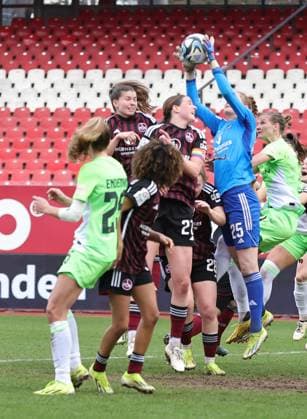 17 02 2024 Soccer Season 2023 2024 1 Women Soccer Bundesliga 14 Matchday 1 FC Nuremberg FCN Club VfL Wolfsburg Sportfoto Zink DaMa xdaxmax Kristin Krammer 25, 1 FC Nuremberg FCN catches ball