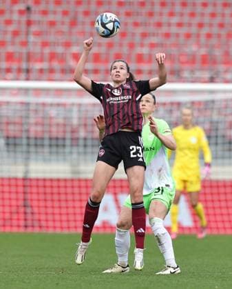 17 02 2024 Soccer Season 2023 2024 1 Women Soccer Bundesliga 14 Matchday 1 FC Nürnberg FCN Club VfL Wolfsburg Sportfoto Zink DaMa xdaxmax Nele Bauereisen 23, 1 FC Nürnberg FCN Marina Hegering 31, VfL Wolfsburg