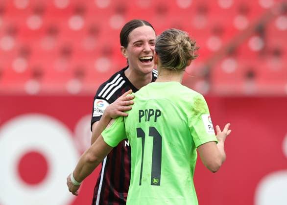 17 02 2024 Soccer Season 2023 2024 1 Women Soccer Bundesliga 14 Matchday 1 FC Nürnberg FCN Club VfL Wolfsburg Sportfoto Zink DaMa xdaxmax Lara Schmidt 27, 1 FC Nürnberg FCN Alexandra Popp 11, VfL Wolfsburg laughs laughter rejoices joy