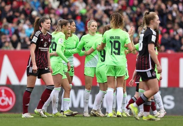 17 02 2024 Soccer Season 2023 2024 1 Womens Soccer Bundesliga 14 Matchday 1 FC Nuremberg FCN Club VfL Wolfsburg Sportfoto Zink DaMa xdaxmax Jubel Freude Torjubel nach Tor zum 1 6 Ewa Pajor 9, VfL Wolfsburg und Mannschaft Team jubelt freue sich Torschütze Ewa Pajor 9, VfL Wolfsburg