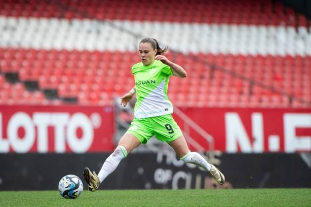 Ewa Pajor VfL Wolfsburg, 09 am Ball, GER, FC Nuernberg vs VfL Wolfsburg, Football Google Pixel Womens Bundesliga, 14 Matchday, Season 2023 2024, 17 02 2024 DFB regulations prohibit any use of photographs as image sequences and or quasi video GER, FC Nuernberg vs VfL Wolfsburg, Football Google Pixel Womens Bundesliga, 14 Matchday, Season 2023 2024, 17 02 2024 Nuernberg Copyright: xEibner-Pressefoto Memmlerx EP_MMR